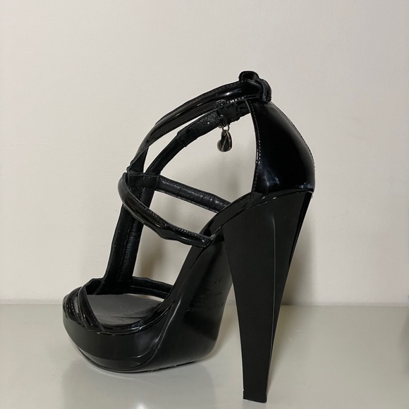 Burberry Heels - Picture 4 of 6